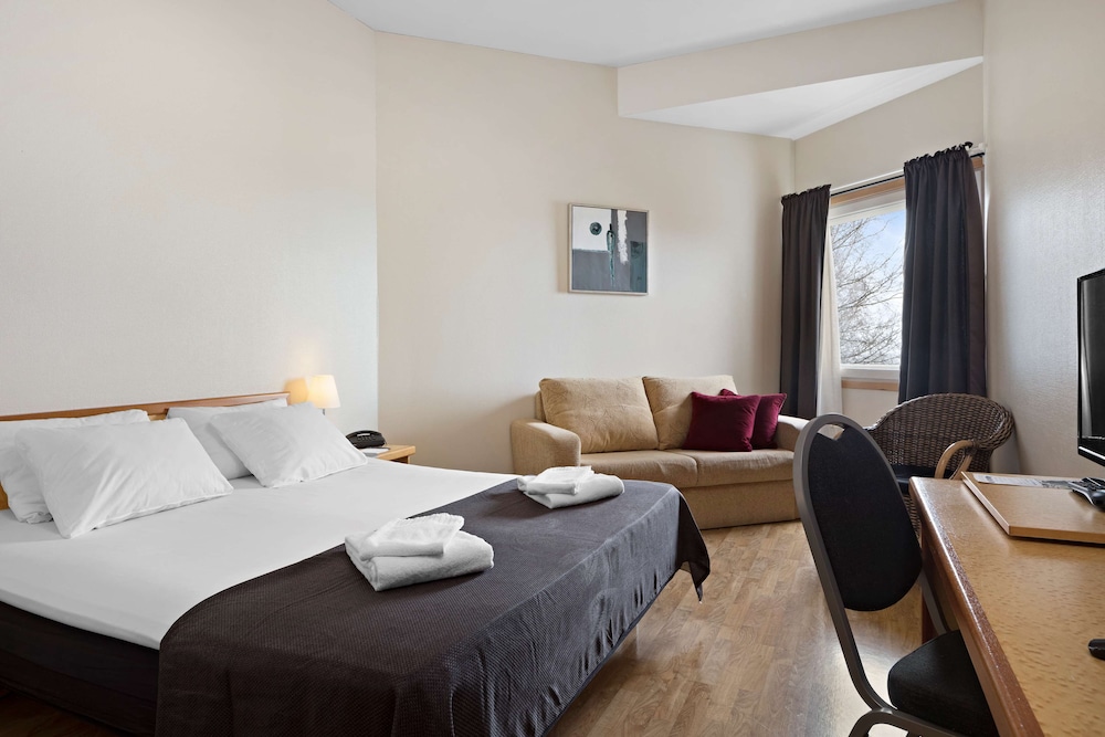 Stav Hotel 28/77