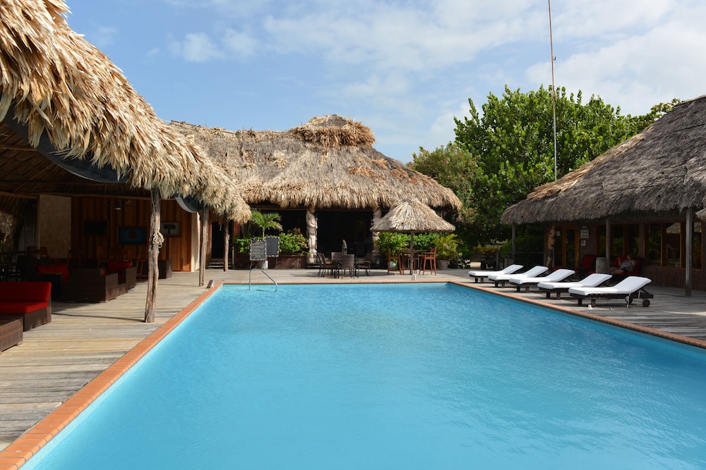 Captain Morgans Retreat 3/80