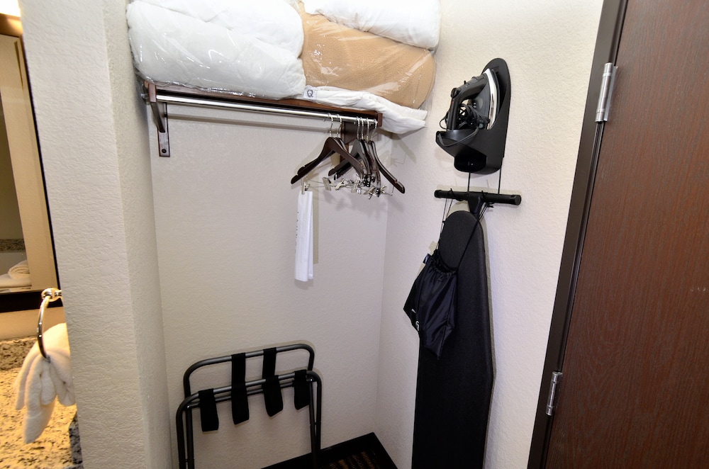 Cobblestone Inn & Suites - Manning 20/50