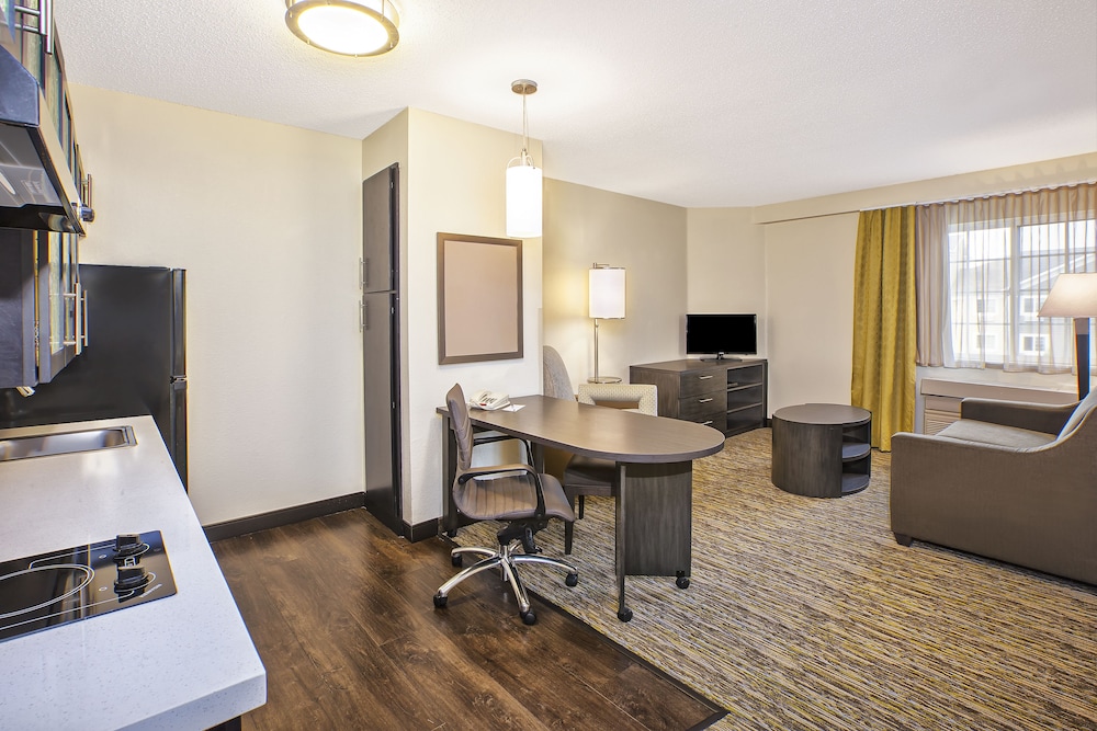 Candlewood Suites Indianapolis 32/39