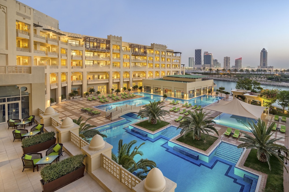 Grand Hyatt Doha Hotel and Villas 61/65