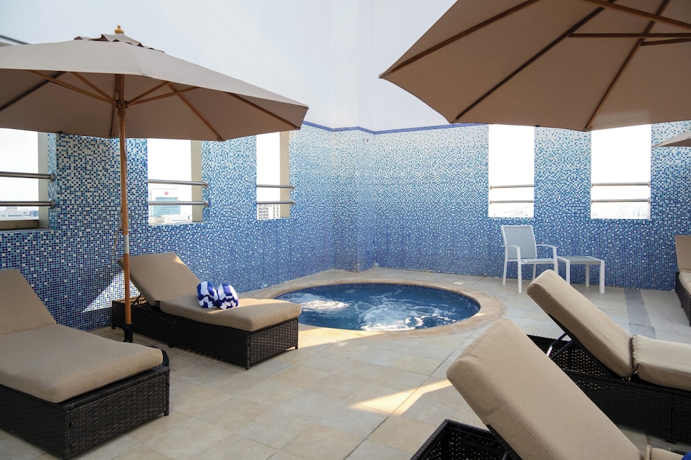 swimming pool spa