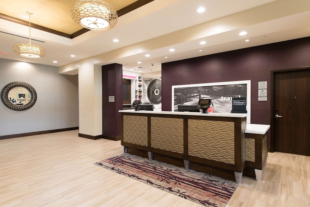 Hampton Inn & Suites Fayetteville 10/46
