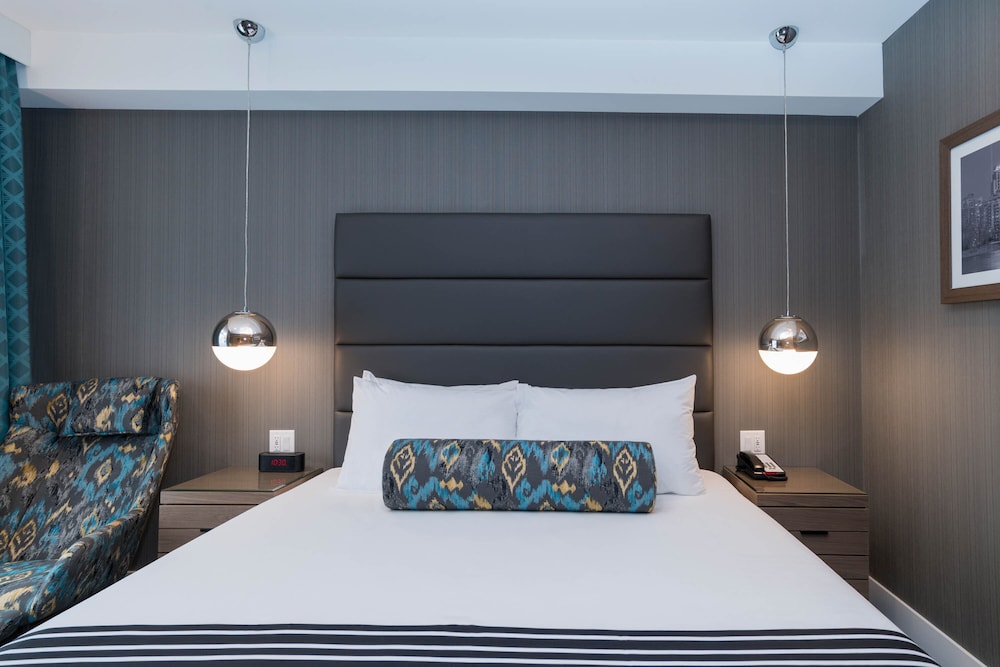 Sandman Signature Calgary Airport Hotel 12/47
