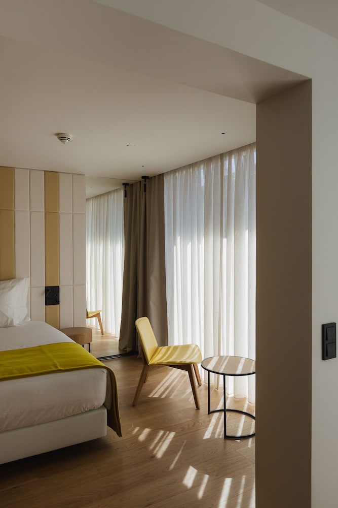 Lumen Hotel and The Lisbon Light Show 19/68