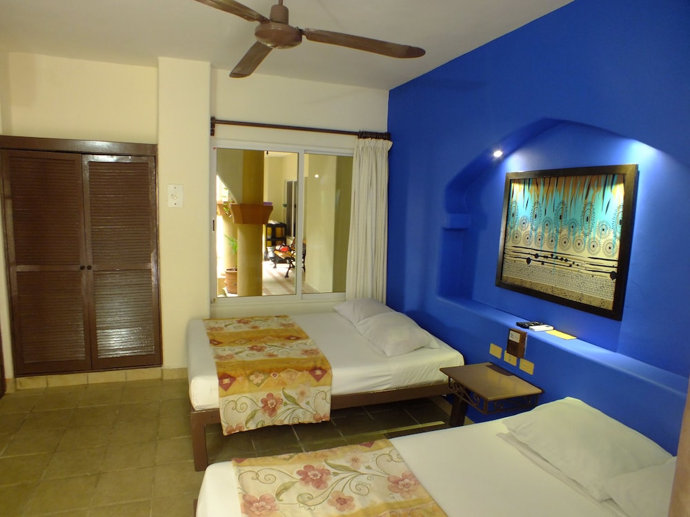 Sahara Hotel 26/71