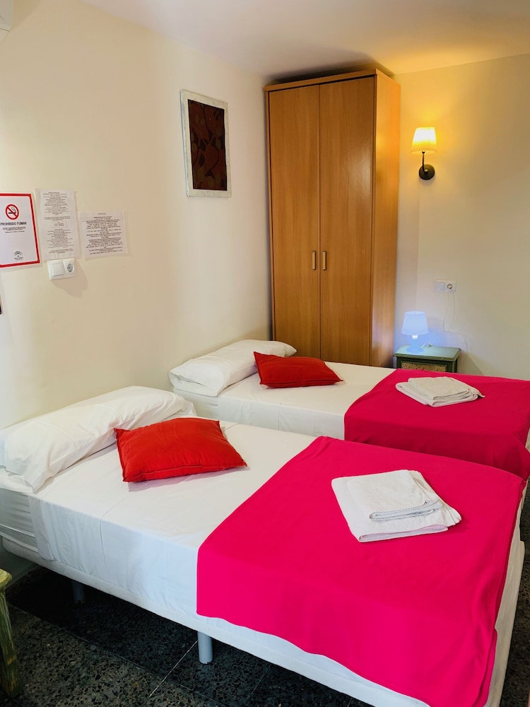 ROOM, TWIN BEDS, PRIVATE BATHROOM