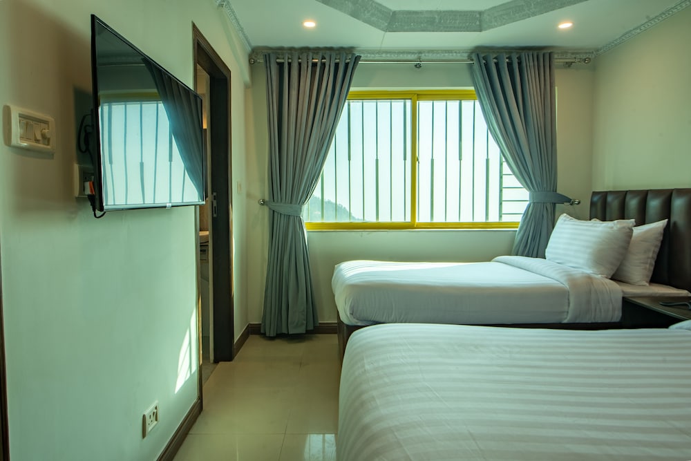 Cecil by Pearl Continental 20/60