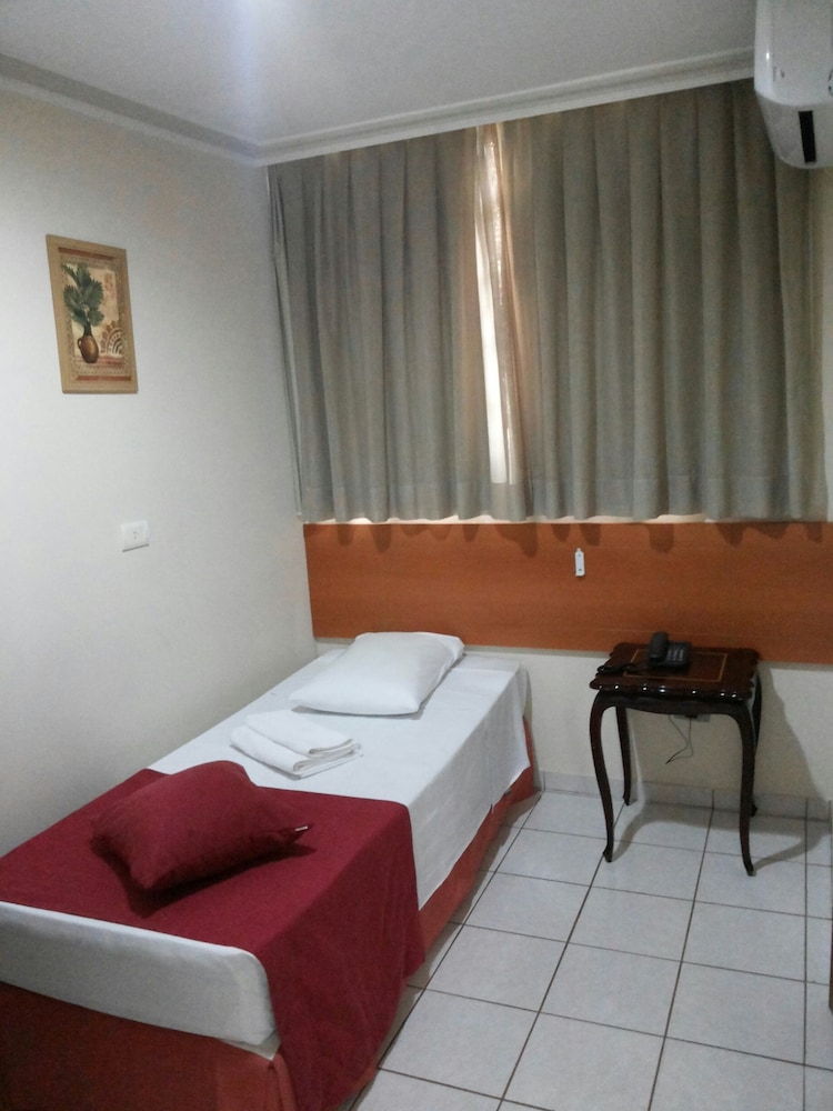 Internacional Hotel 13/35