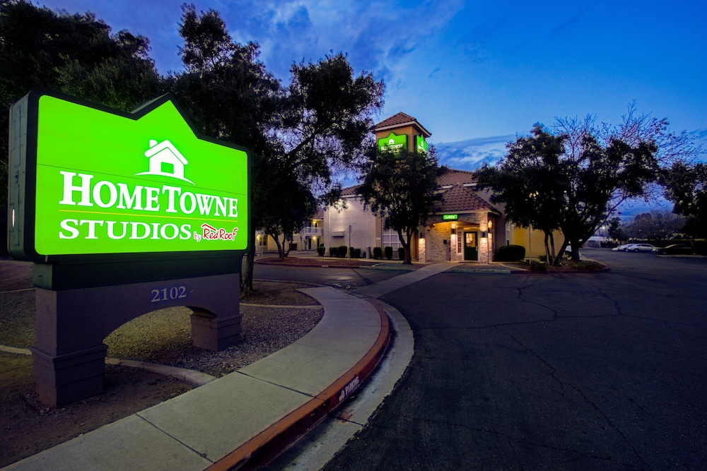 HomeTowne Studios Phoenix - Dunlap Ave 10/16