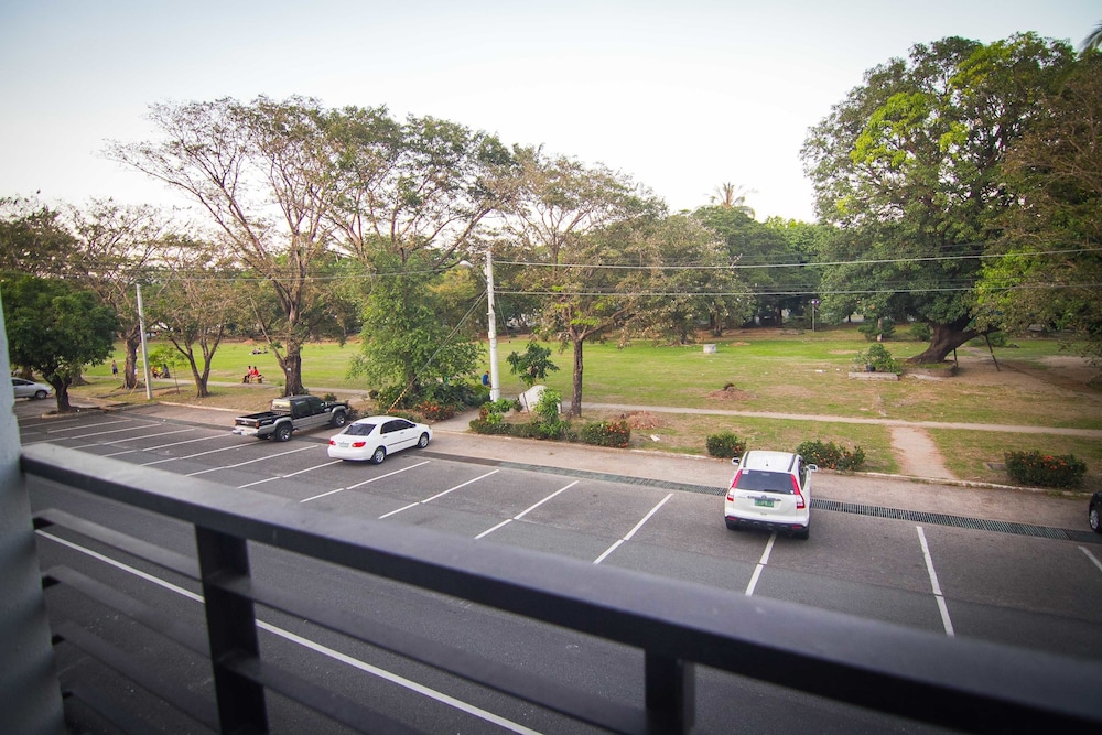 The Reef Hotel And Residences 3/51