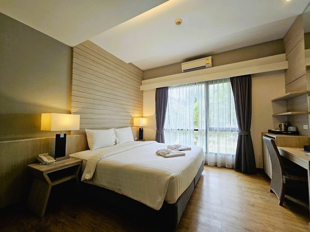 DELUXE, DOUBLE BED