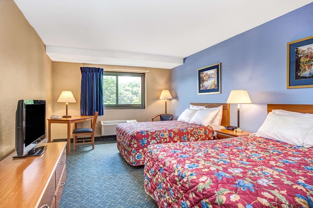 Super 8 By Wyndham Mahwah 9/28