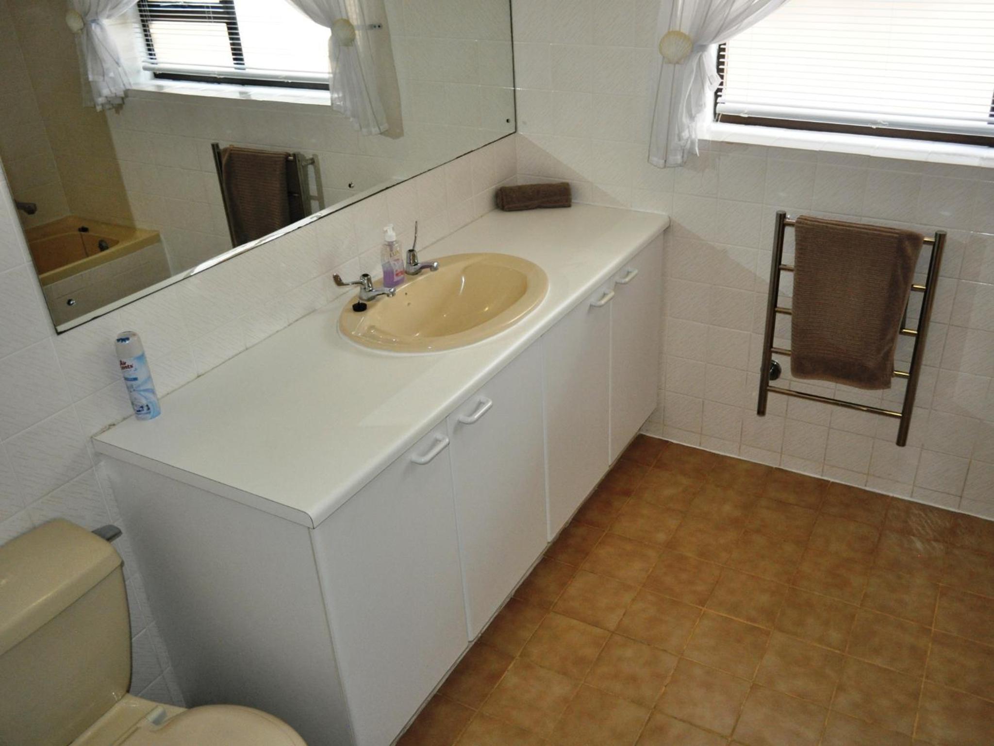 Great White Accommodation 32/32