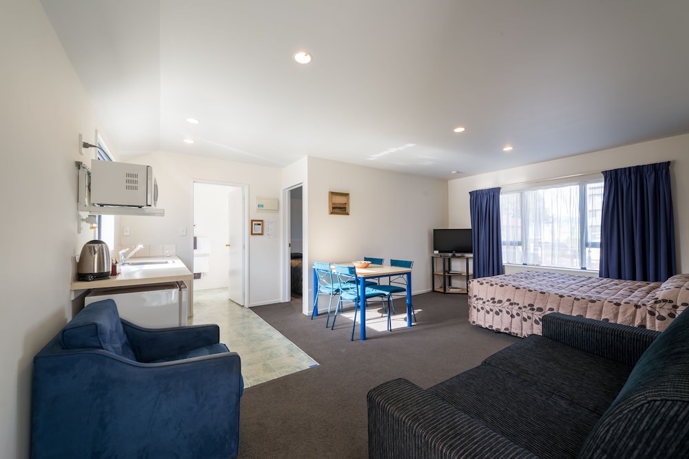 ANNABELLE COURT MOTEL 19/33