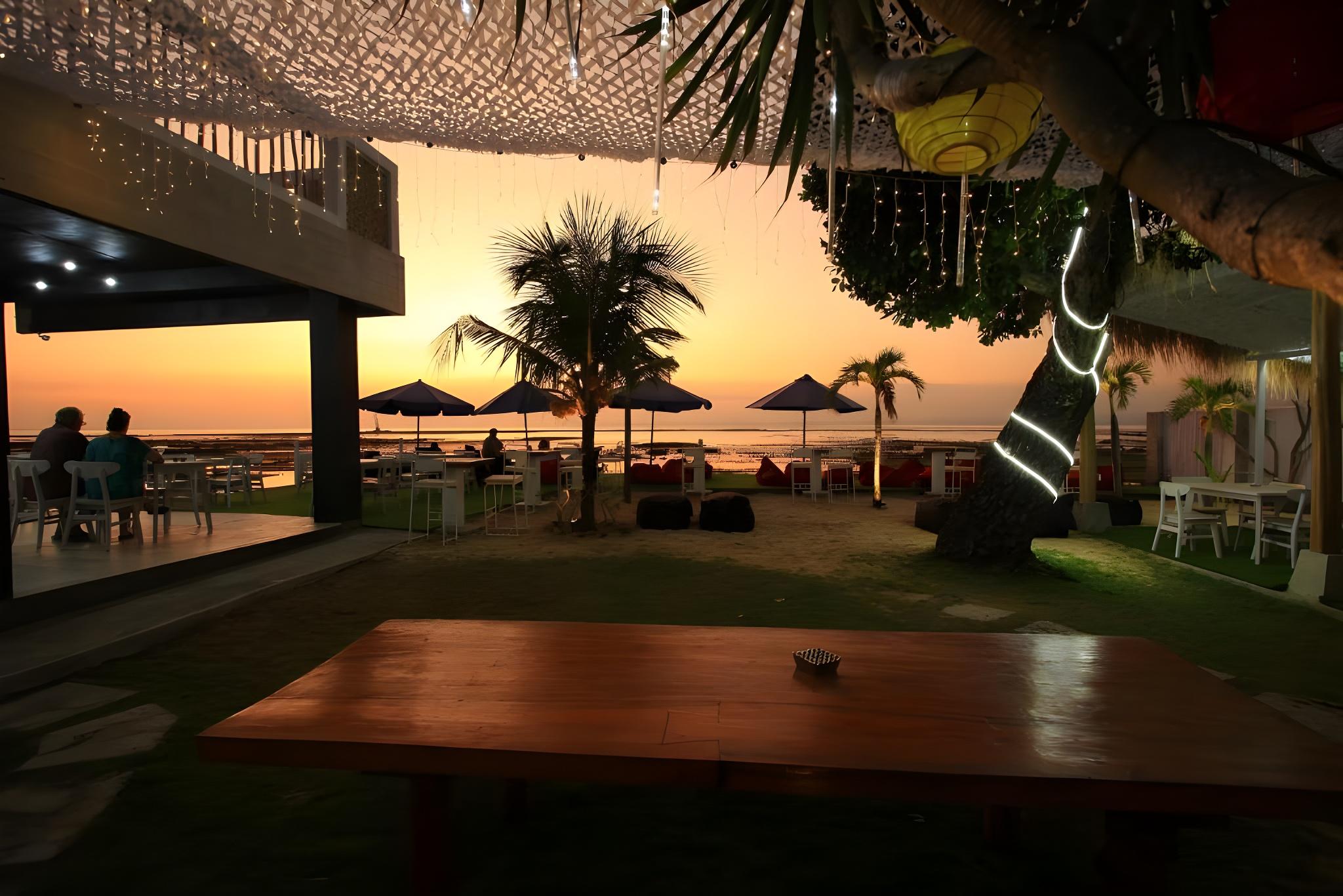 3 Monkeys Lembongan 40/50