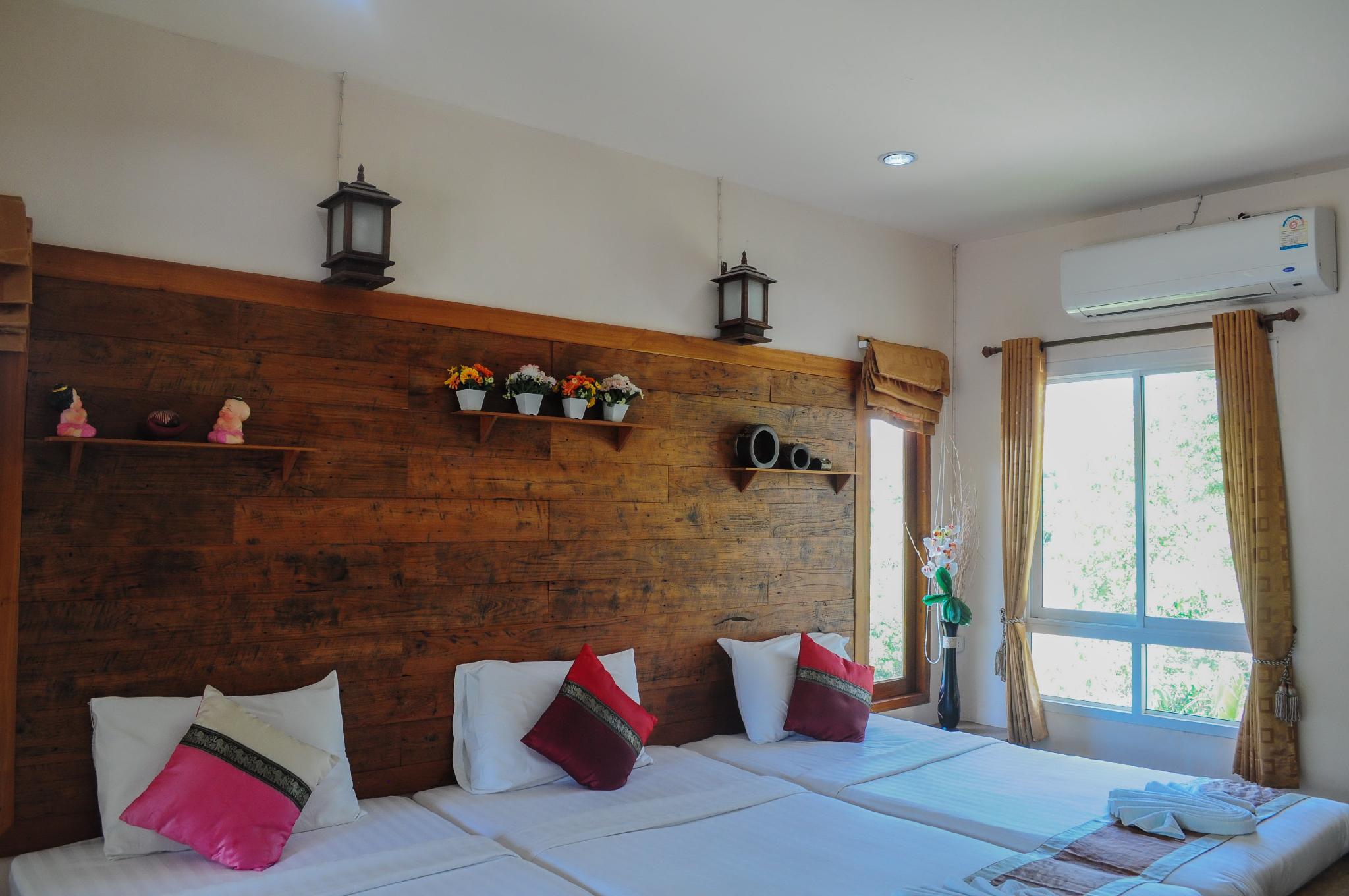 3 Bedrooms, Villa