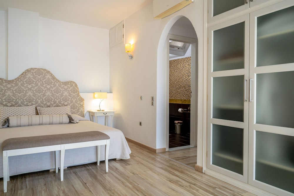 Executive, Suite, King Bed, Caldera View, Sofa, Hot Tub
