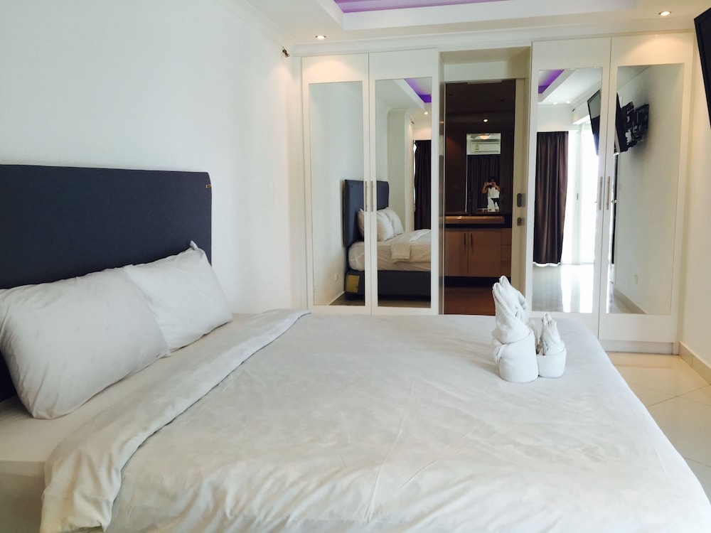 View Talay 6 Condominium By Honey 24/84