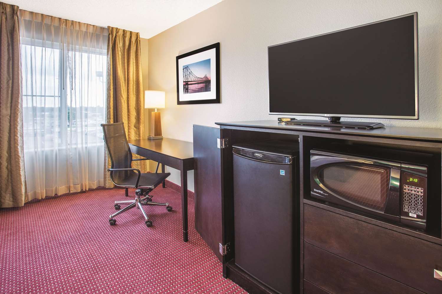 La Quinta Inn and Suites by Wyndham O Fallon, IL - St. Louis 30/37