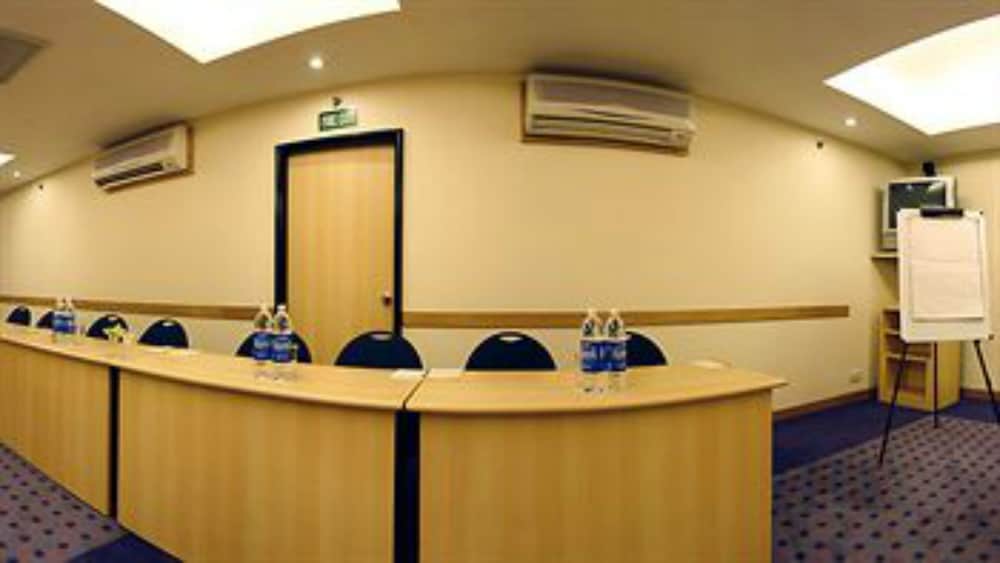Lemon Tree Hotel Udyog Vihar Gurgaon 39/47