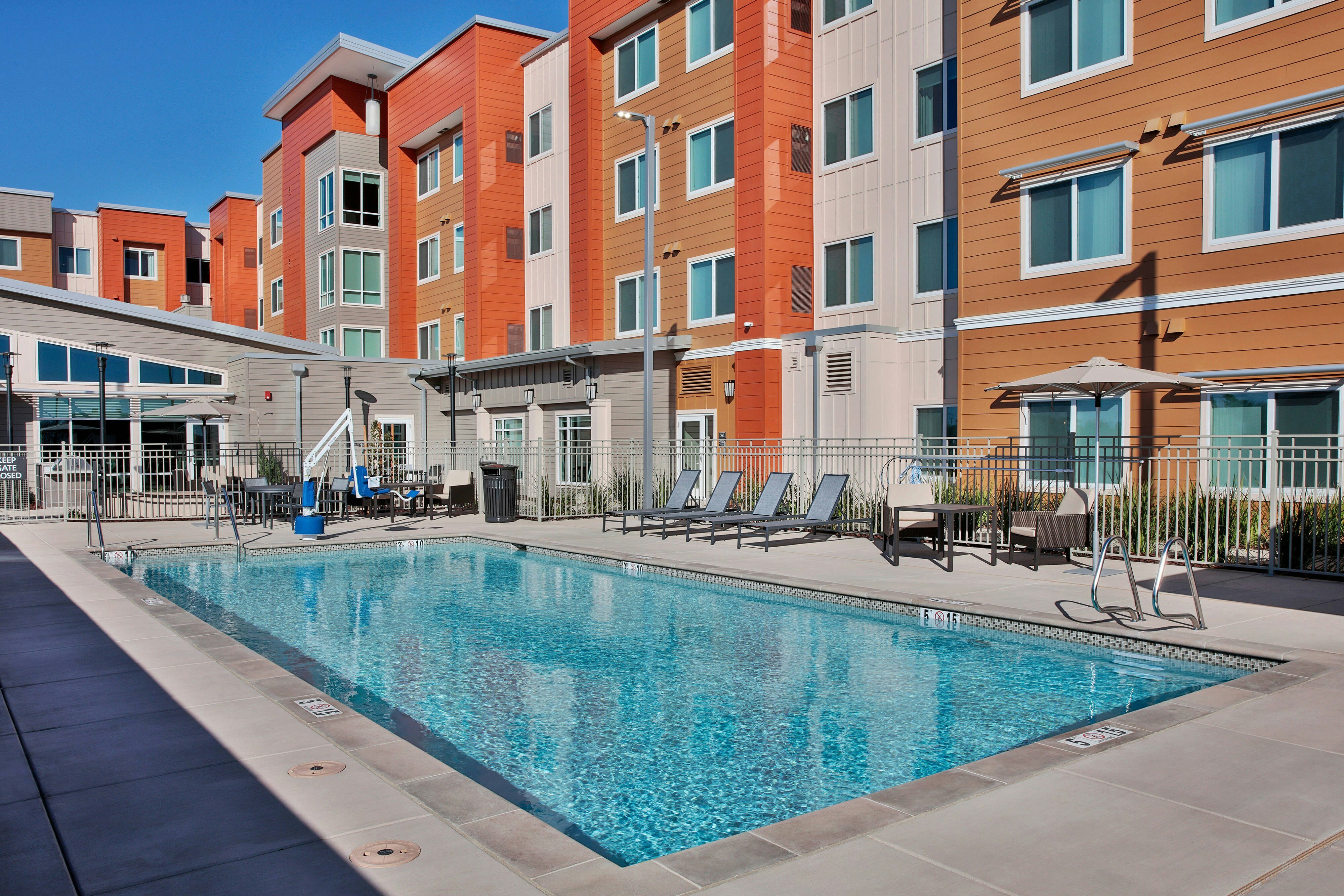 Residence Inn By Marriott Sacramento Davis 23/26