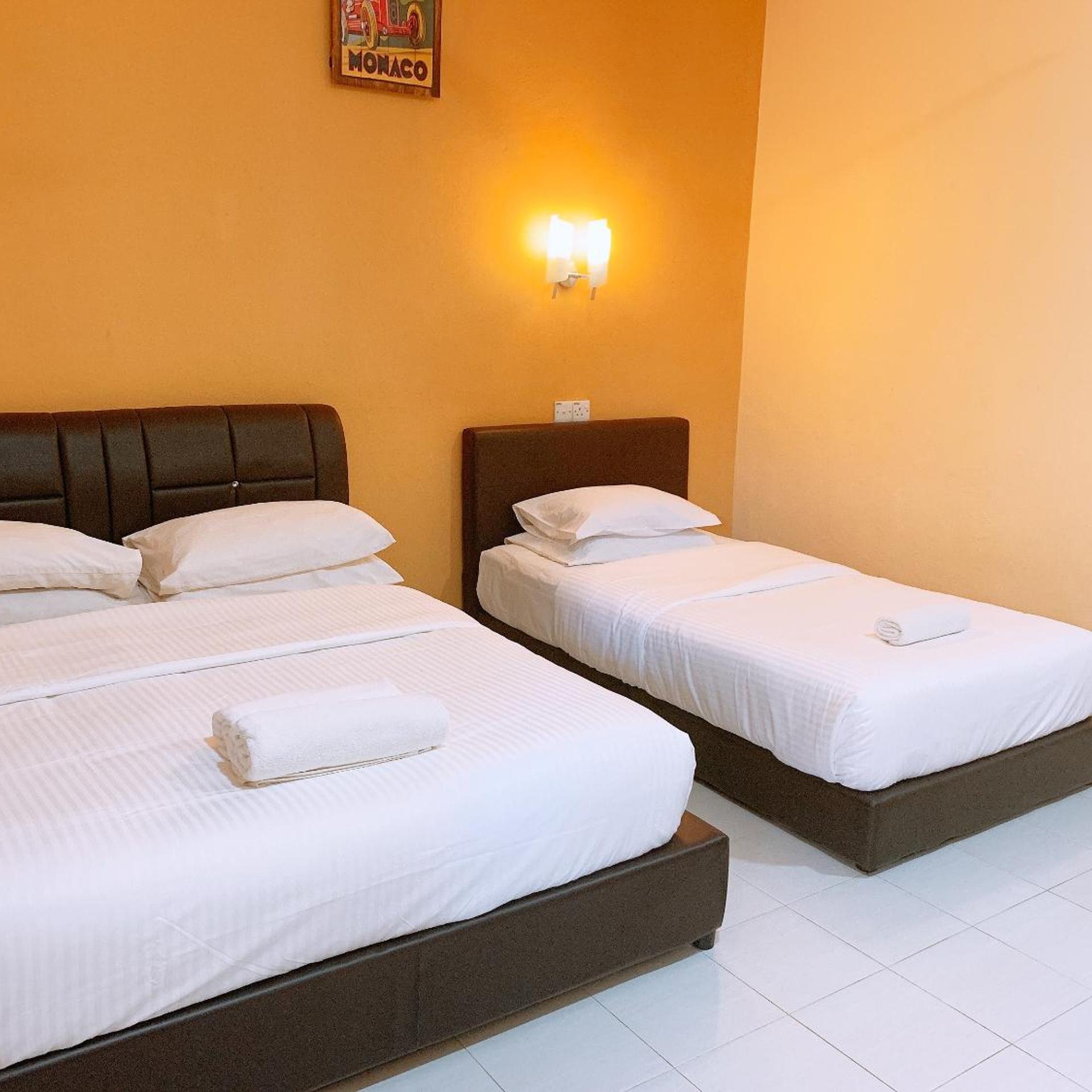 Dhania Motel 13/41