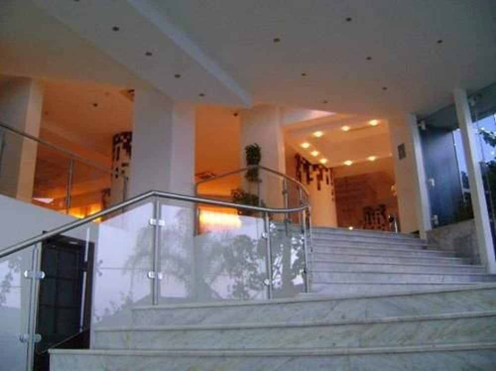 Sabri Hotel 24/44