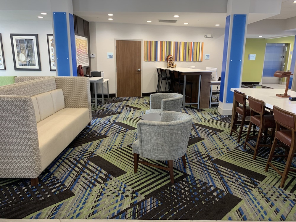 HOLIDAY INN EXPRESS & SUITES MOORE 63/75