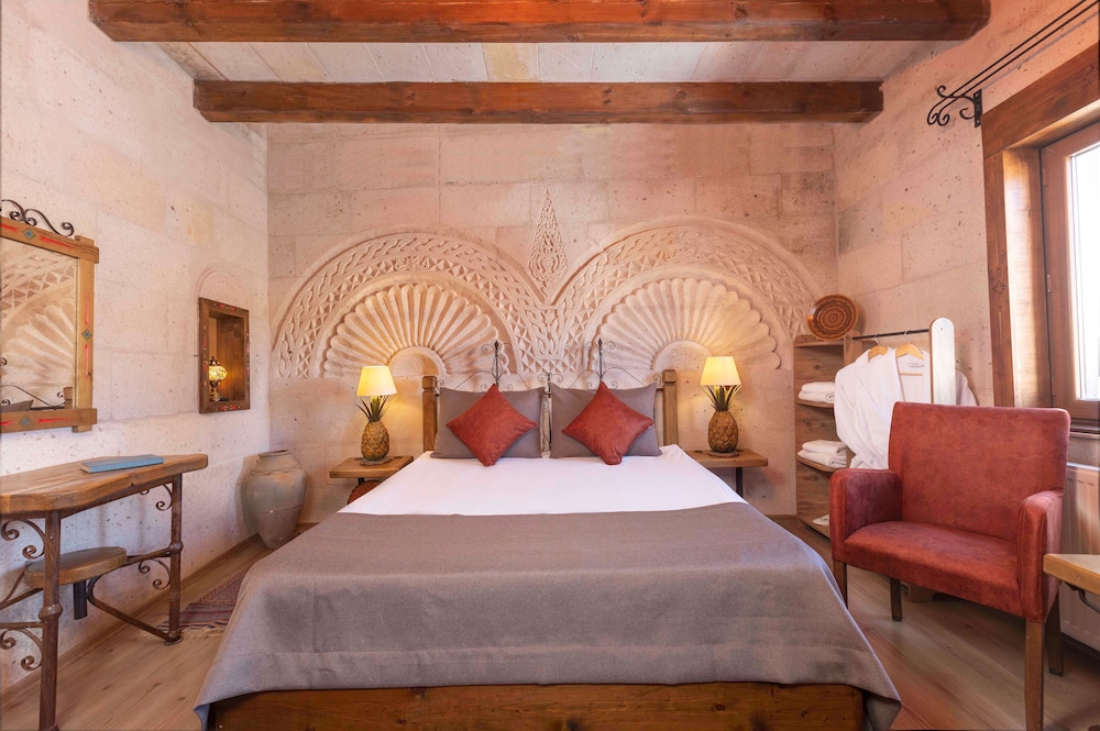 Maron Stone House 7/50