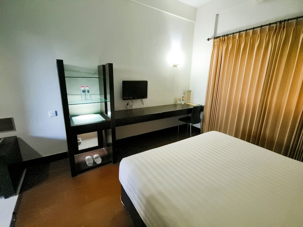 SUPERIOR, DOUBLE OR TWIN BED