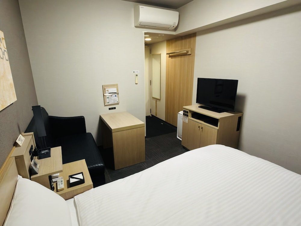 SEMI ROOM, SEMI DOUBLE BED, SMOKING