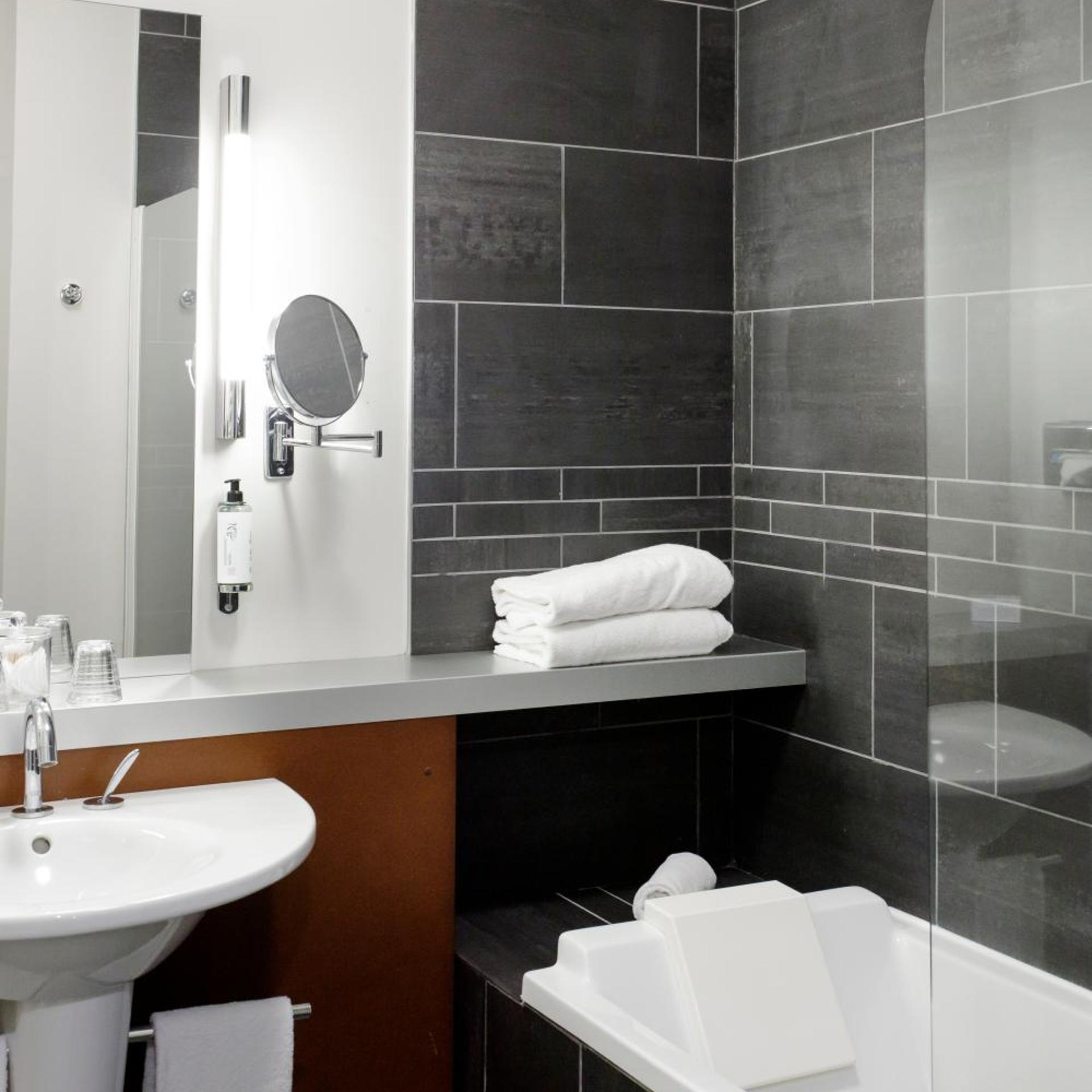 غرفة عائلية بسرير فردي وسرير كوين، Best Western Plus Hotel Gergovie 8/13