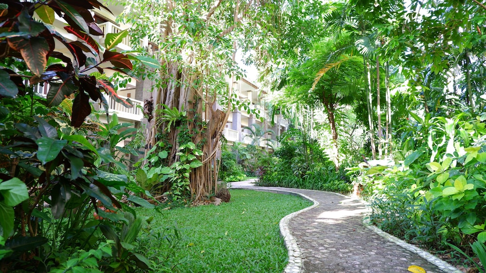 Hotel Kumala Pantai 71/75
