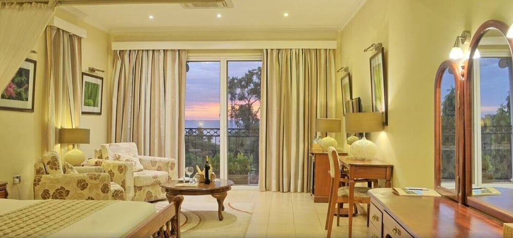 Sovereign Hotel 49/50