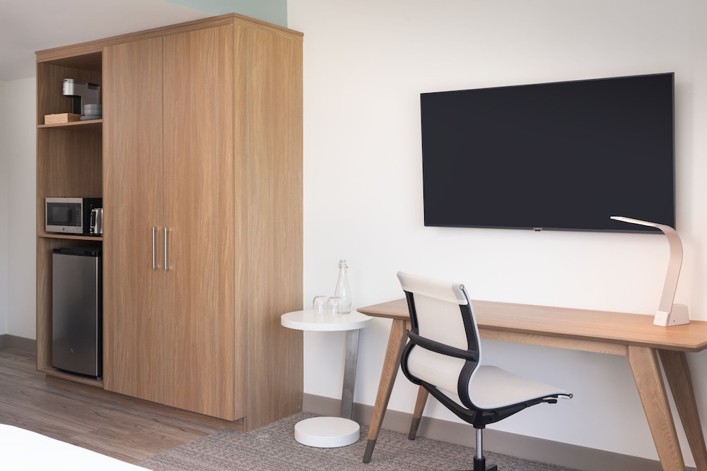 Element Melbourne Oceanfront 48/57