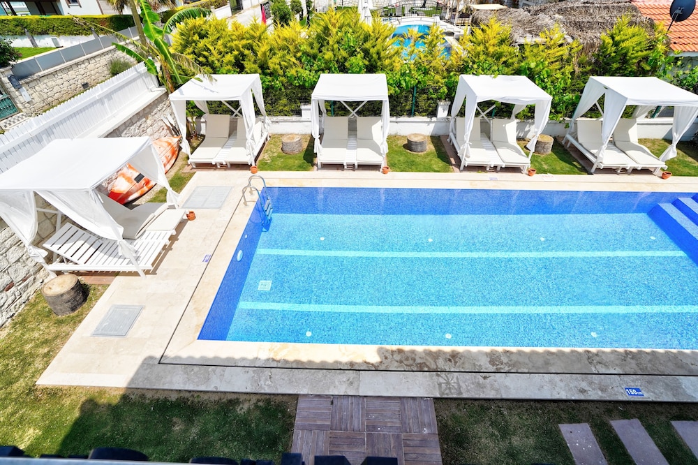 La Mira Suites 49/57