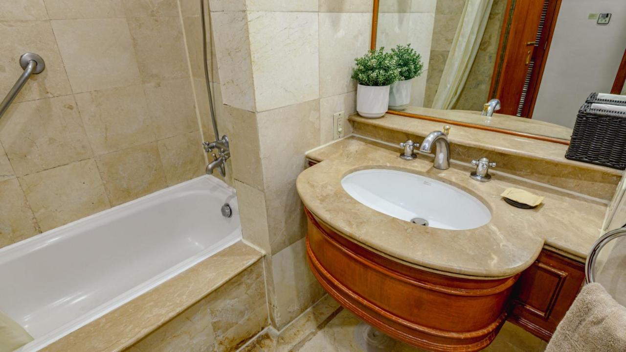 MCollection - Ortigas CBD Near Business & Shopping Hubs 45/49