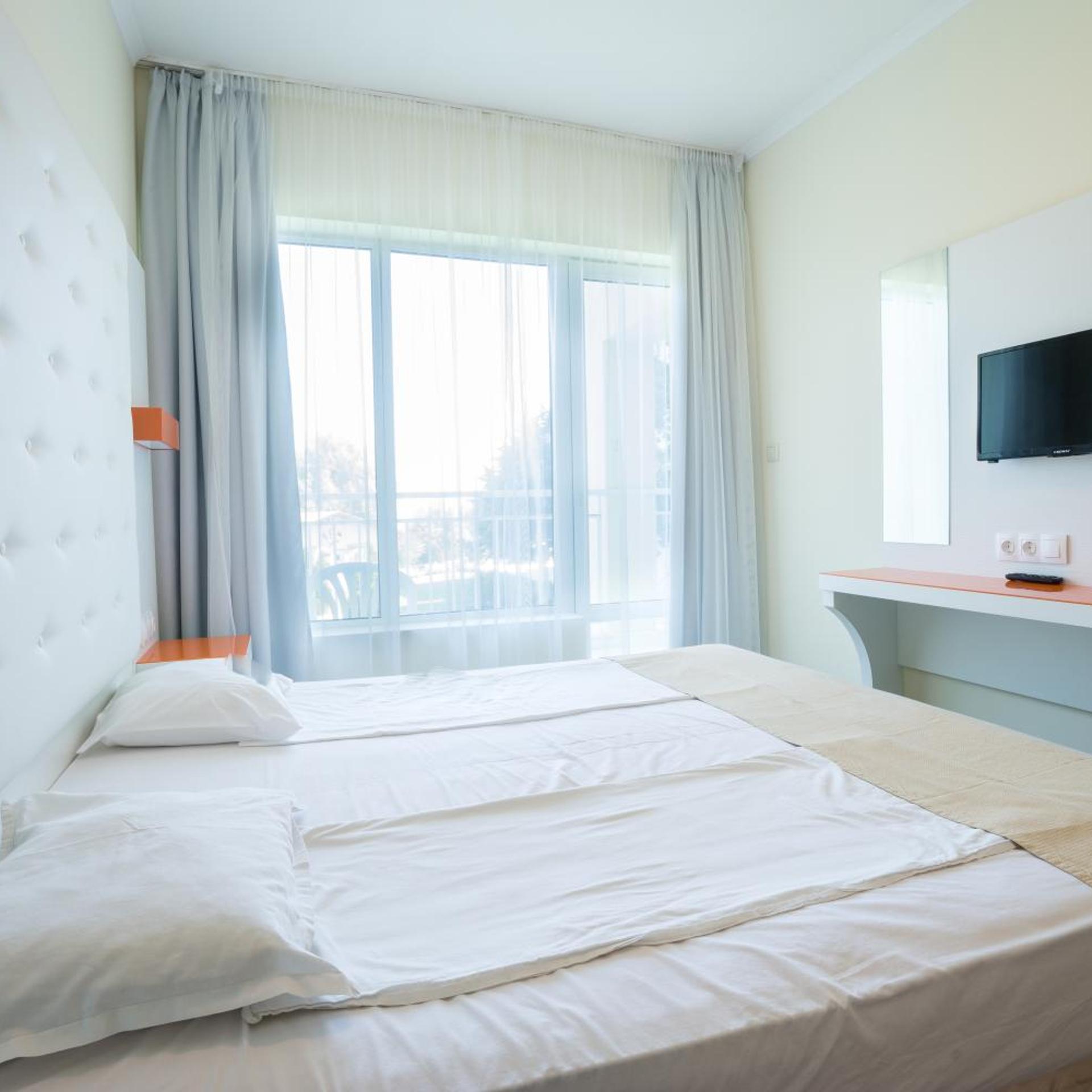 Perla Beach Hotel III 13/50