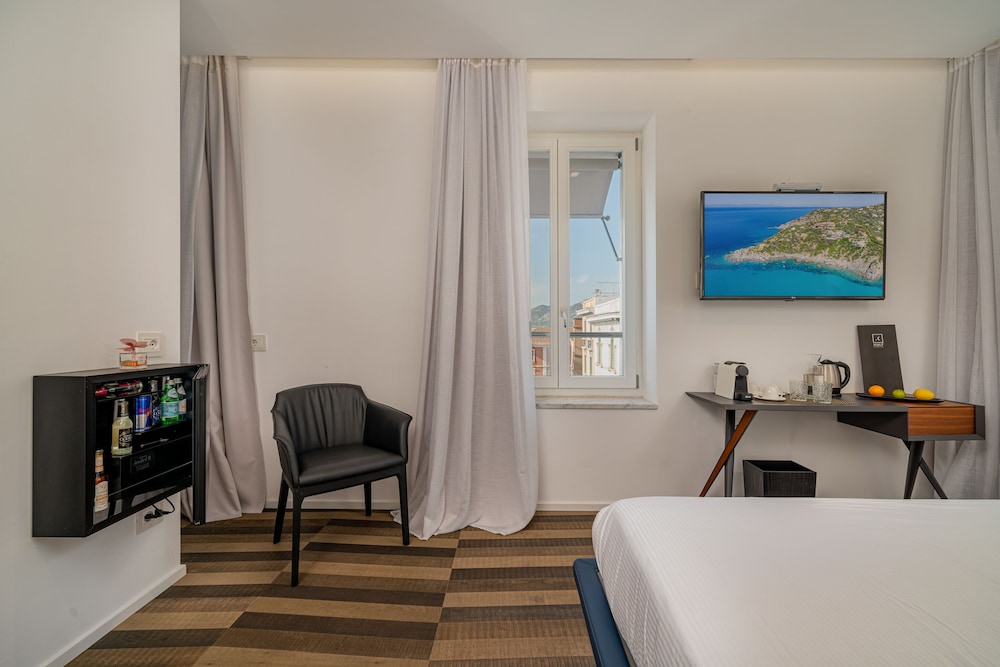 Kkult Boutique Hotel 10/57