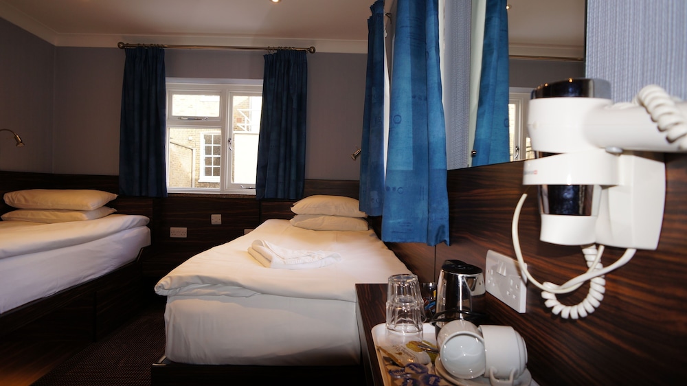 Crestfield Hotel 31/50