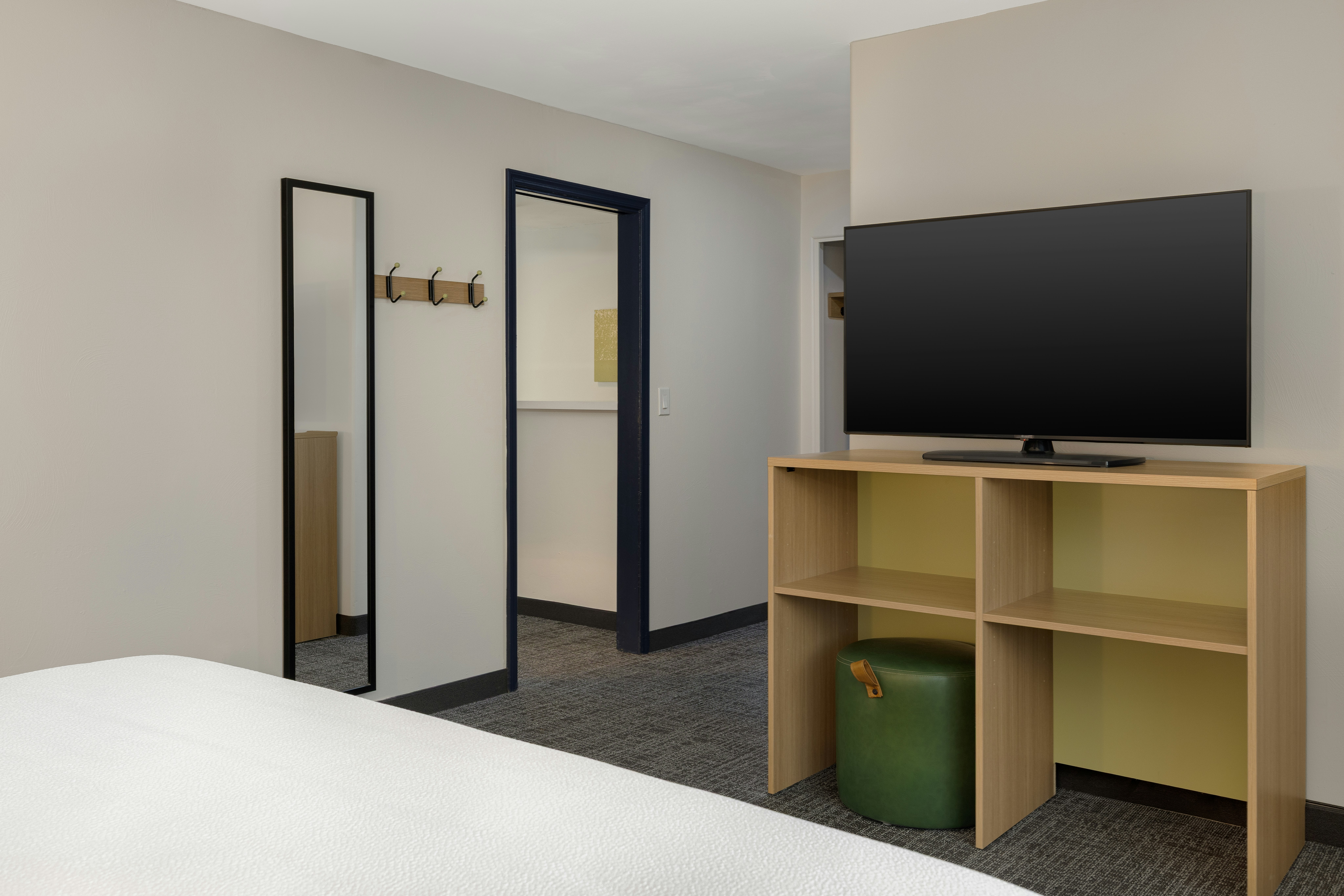 SUITE, KING BED