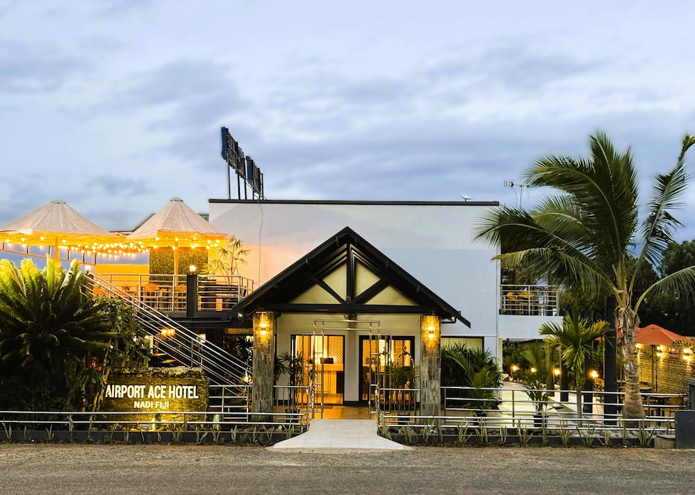 Airport Ace Hotel 3/66