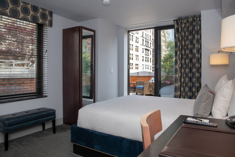 Hotel AKA Nomad 31/66