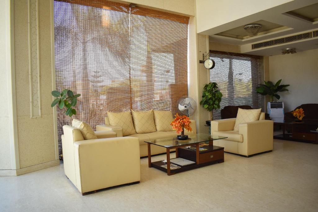 HOTEL MANGALAM 27/49