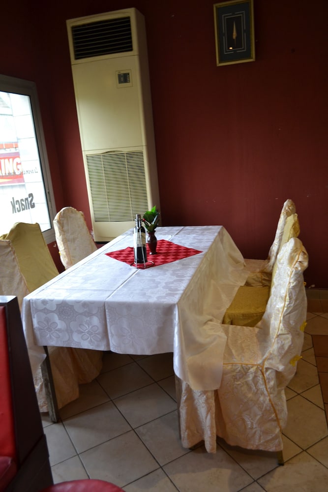Peninsula Plaza Hotel 11/35