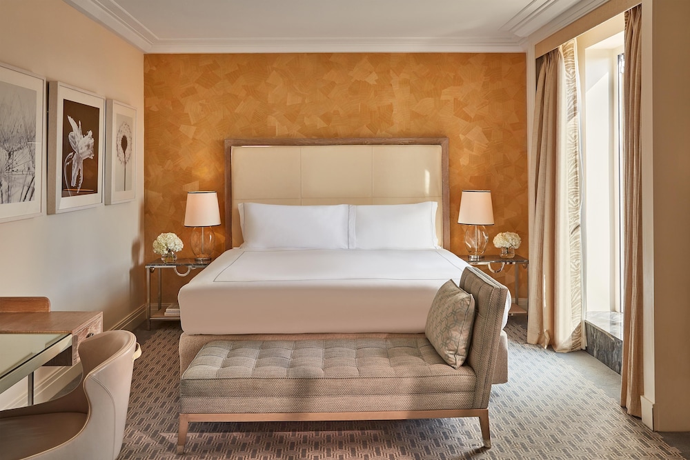 ROOM, BALCONY