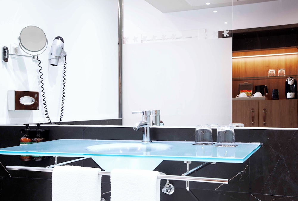 swimming pool spa