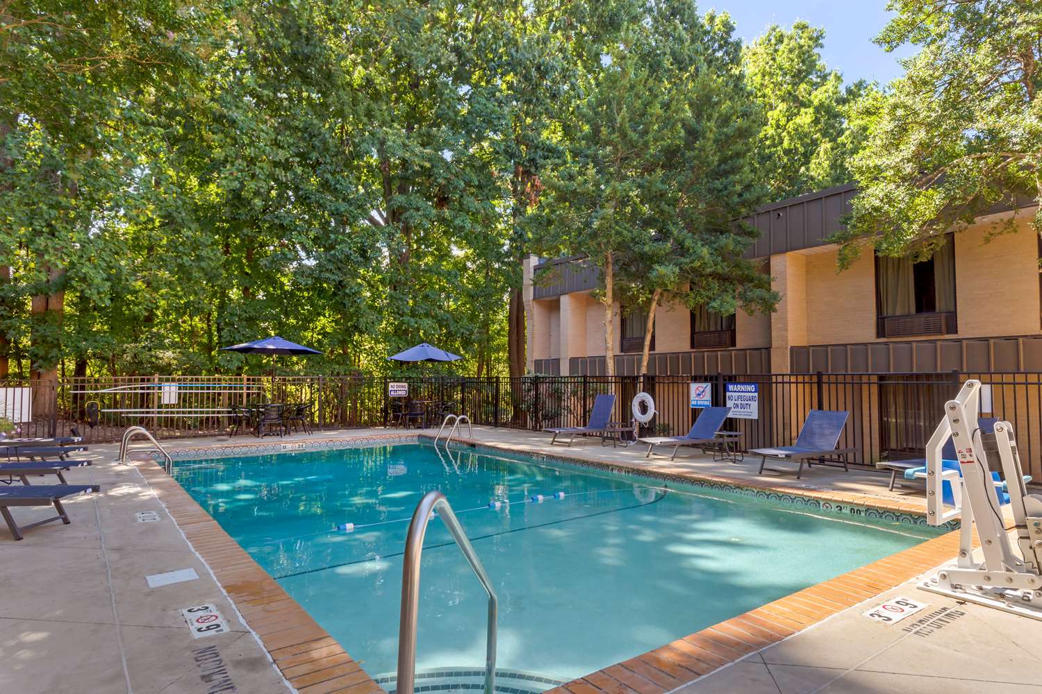 Best Western Plus Cary Inn - Nc State 23/24