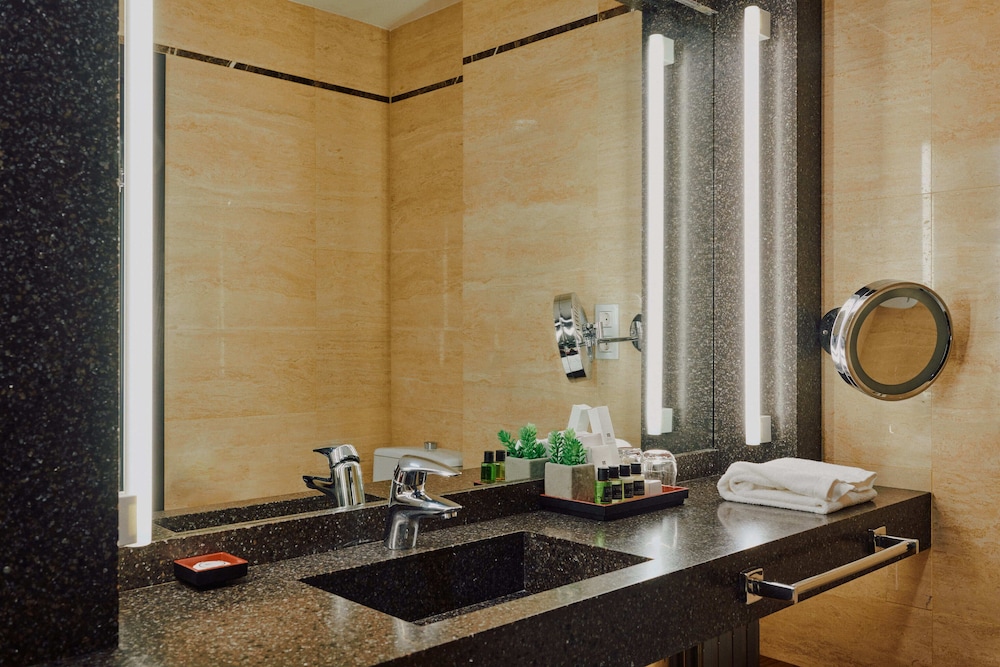 Gallery Hotel 31/75